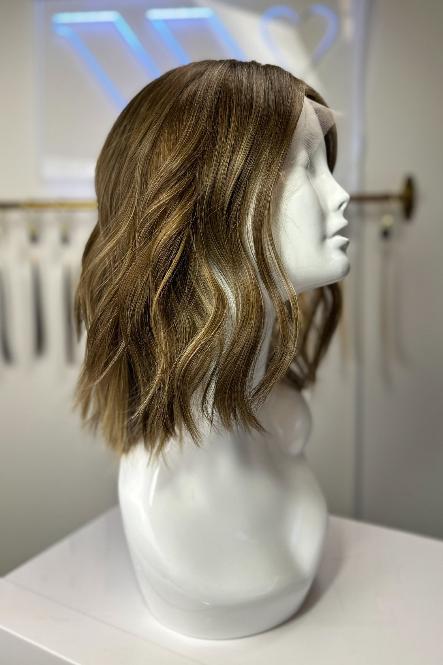 Luna - 15 Inch Lob