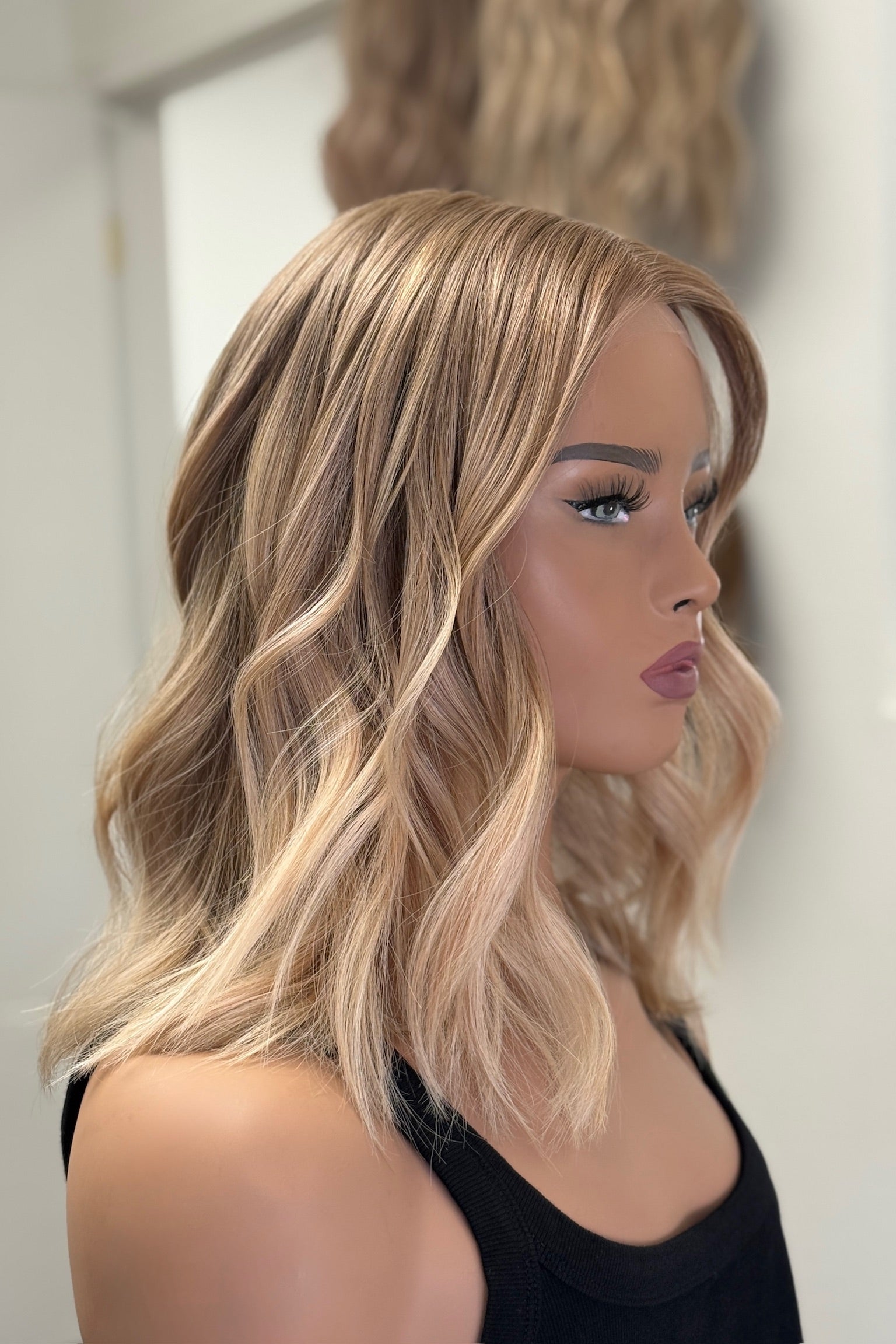 Champagne Blonde - Handtied Small 16" Wig