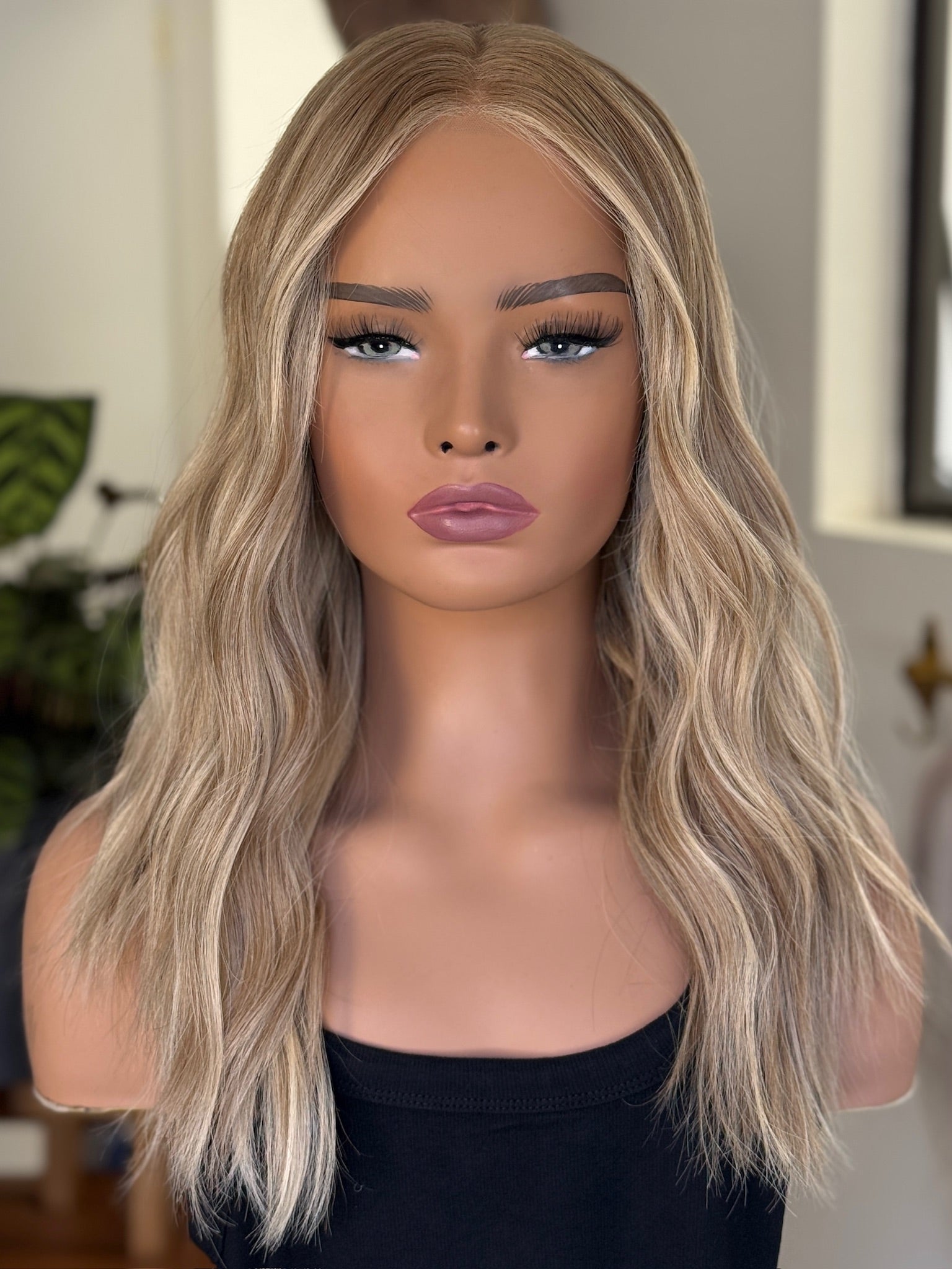 Highlighted Sandy Blonde - Large 21 Inch