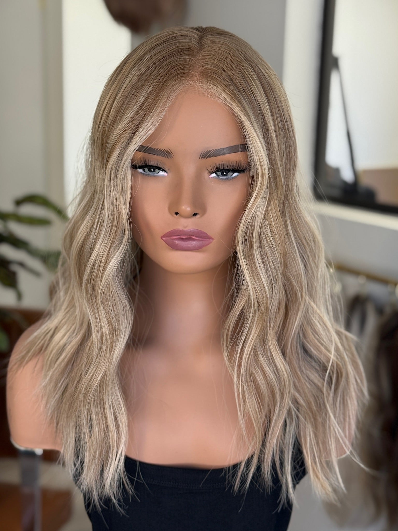 Highlighted Sandy Blonde - Large 21 Inch
